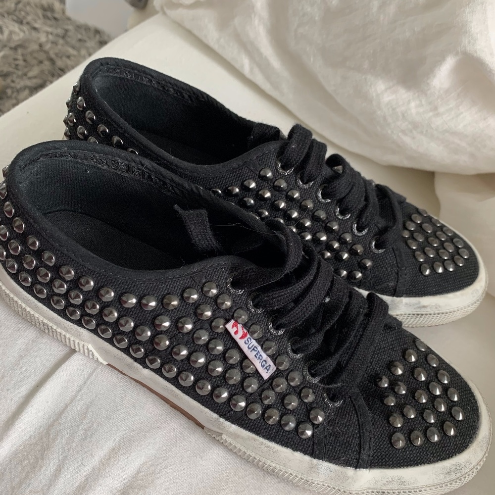 studded supergas